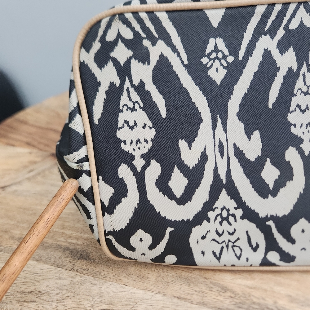 Stella and Dot La Totale Hello Sunshine Ikat Zipper Tote - Picture 15 of 16